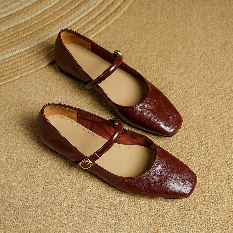 Poj niam Flats